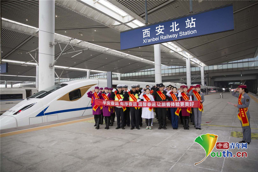 西成高铁春运首日:共青团号志愿者高姐节目暖