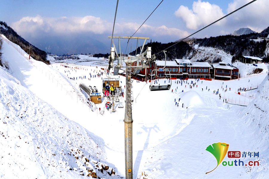 四川阿坝州今冬雪景迷人游客数量创历史新高