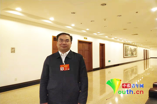 刘革安代表：发展全域旅游 让更多青年在家门口就业