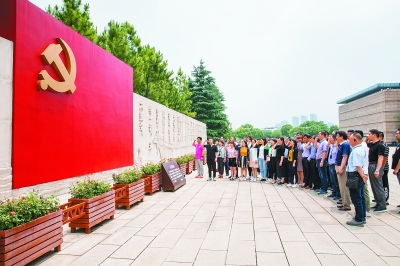 �Ӷ���ά��̽Ѱ���ĵķḻ�ں�