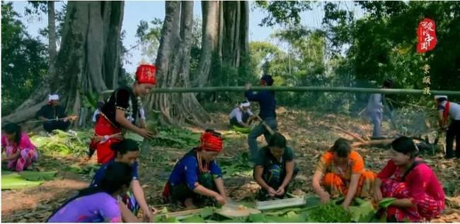 “可爱的中国”之景颇族:万人狂欢的目瑙纵歌与藏在绿叶里的美食 “可爱的中国”之景颇族:万人狂欢的目瑙纵歌与藏在绿叶里的美食