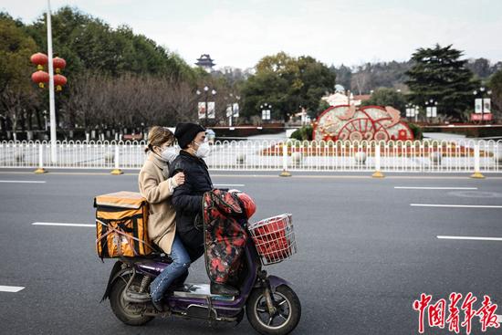 一场疫情照出爱情不同的模样