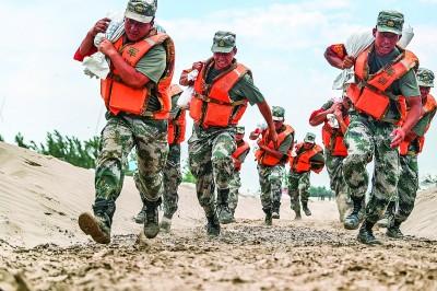 强军路上,丹心铁骨终不改 强军路上,丹心铁骨终不改