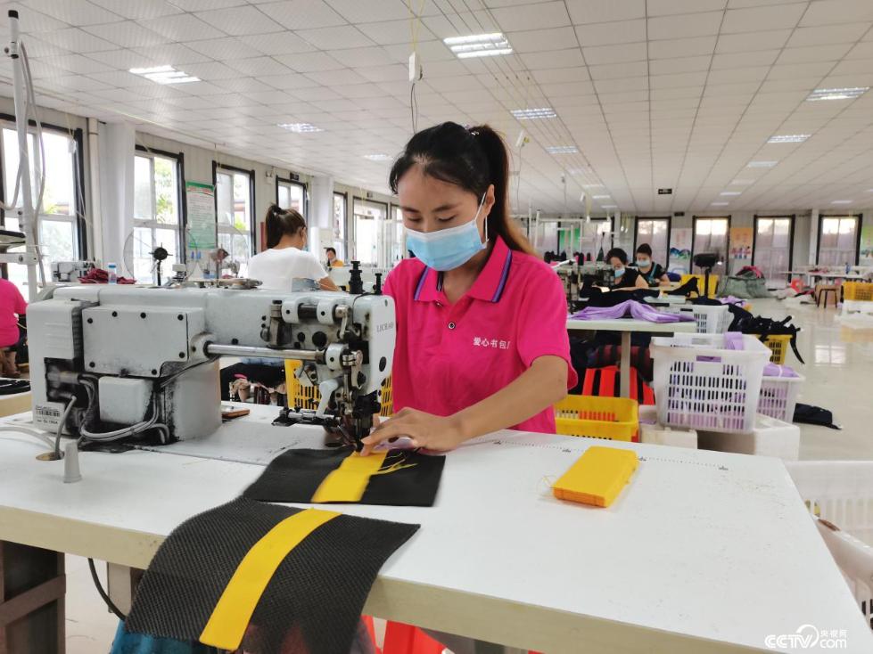 ��κΡ�ڷ�ƶ΢�����ҵ��˹�����ʵ�ּ��ſھ�ҵ������/��ԣ�