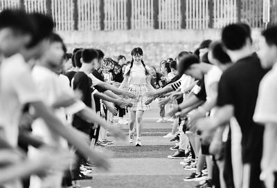 ��ƶ·�ϣ����ǻۺͼ��������Ҹ�֮��