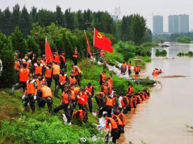 河南再发暴雨红色预警,解放军和武警部队展开紧急救援