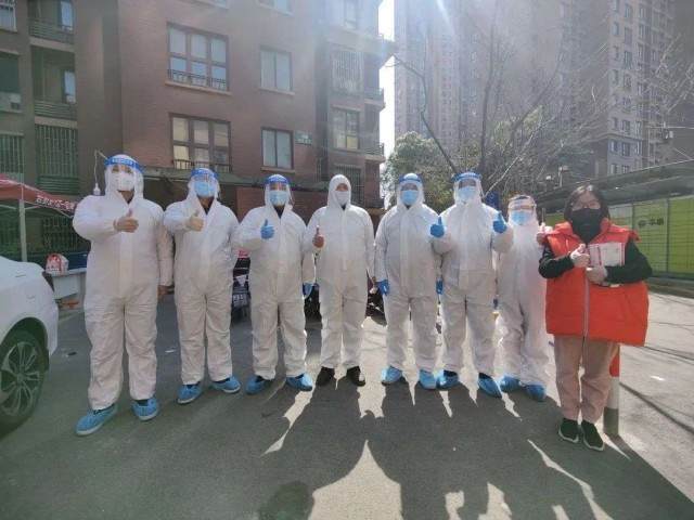 迷彩绿、医护白成为普陀“疫线”最美风景