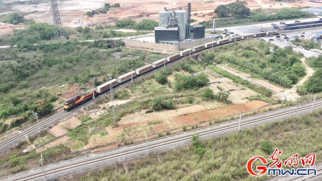 抗疫保供物资运输超3万吨!铁路部门全力服务国民经济平稳运行