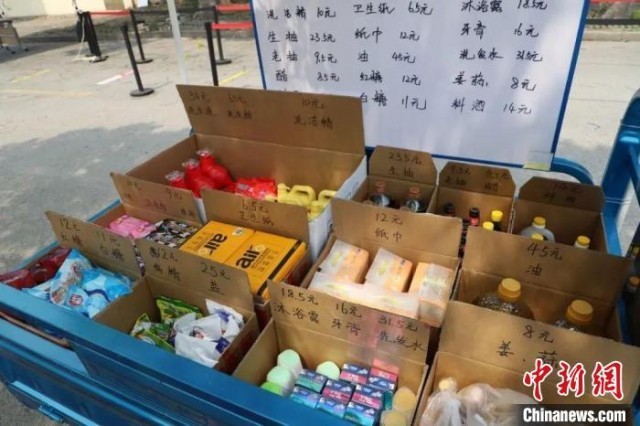 守“沪”日志:“小三轮”变身“流动货栈”顺畅保供“最后100米”