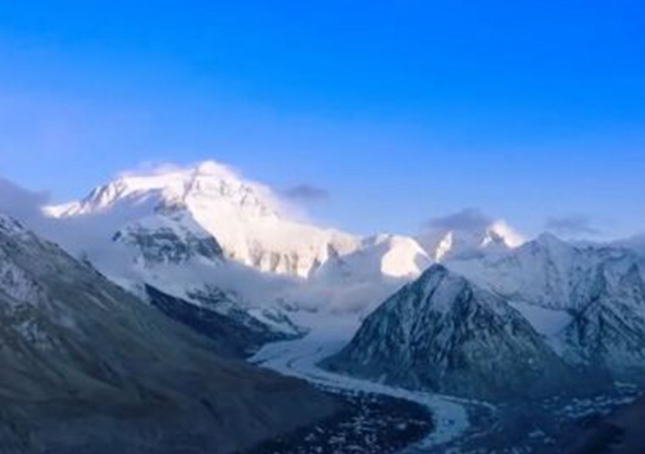 西藏日喀则东绒布冰川壮丽奇美.jpg