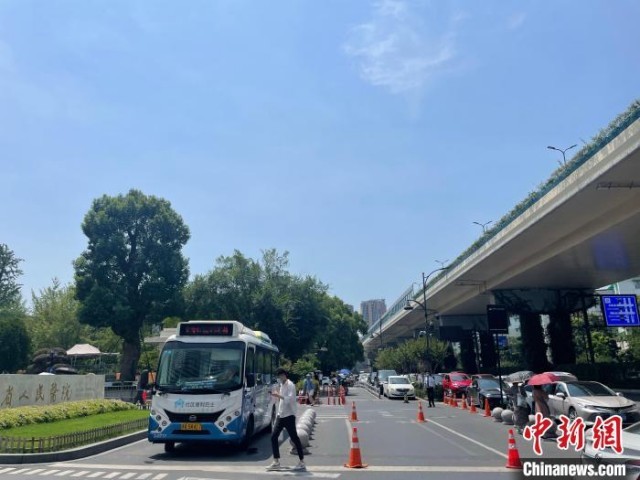 ���ݷ��������׸����º�ɫԤ���ź������ͻ��40��