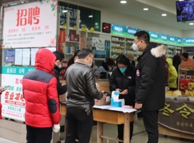 ����·�γ�ҩ��ǰȺ���Ŷ������ҩ���ܷ��߹�ͼ