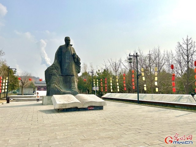 ��д���й�̽Ѱ������Դ�����Ϲ���Ÿ��������ʫʷ��ǧ�ž��� ˼��ʫʥ���������