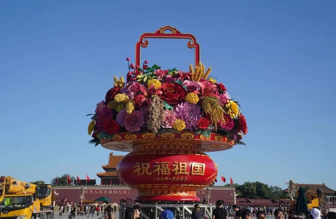首次亮相！天安门广场巨型花篮，今年多了什么？