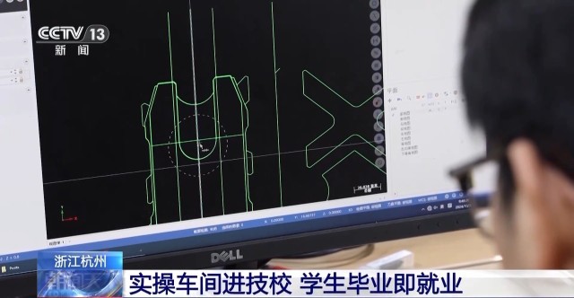 利来国际平台实操车间进校园 取快递顺便找工作……小妙招打开就业大空间(图4)