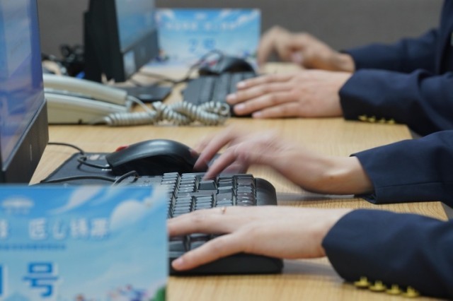 PG电子网站售票窗口“指尖舞者”如何用高超技能服务中外旅客？(图7)