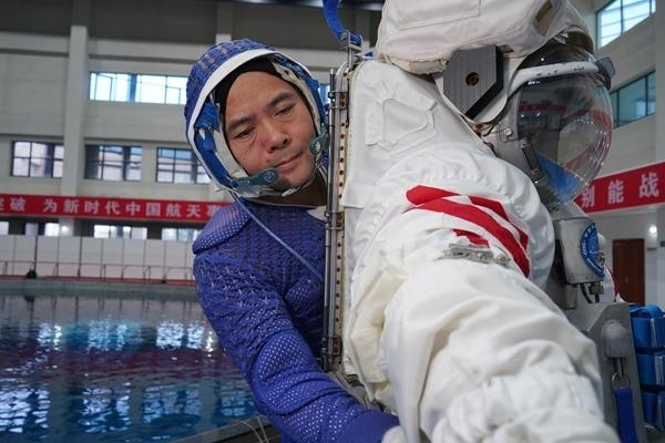 完美体育网站：指令长张陆：“砺箭”再上苍穹(图1)