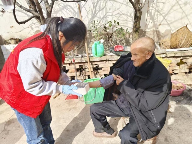 勤奋为黎民群繁众办实事