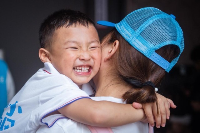 拥抱的力量_新闻频道_中国青年网(图2)