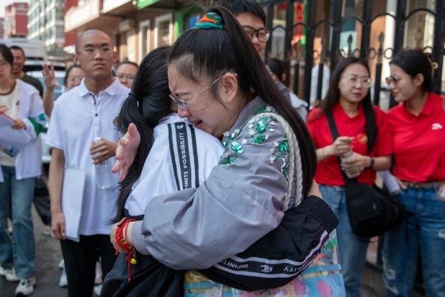 拥抱的力量_新闻频道_中国青年网(图4)