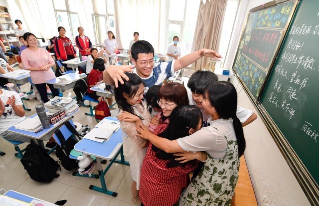 拥抱的力量_新闻频道_中国青年网(图5)