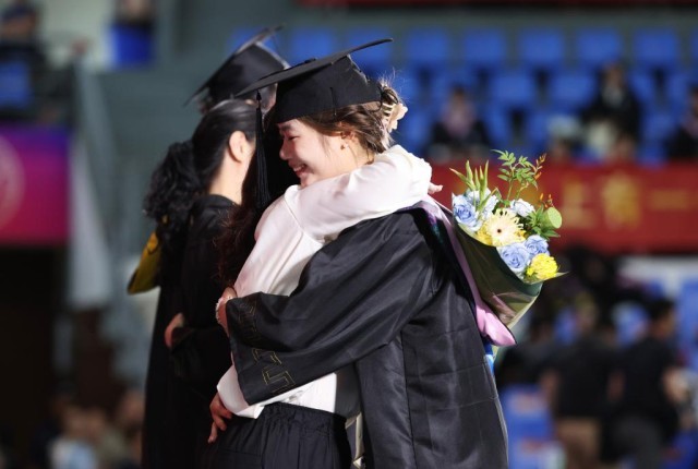 拥抱的力量_新闻频道_中国青年网(图6)