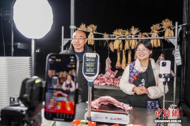 Pg电子游戏：乡村振兴中的变与不变：从面朝黄土到数字农田(图3)