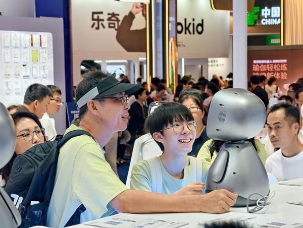 “中国服务”闪耀消博会(图1)