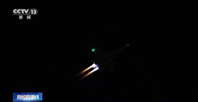 星夜砺剑！海军航空兵开展夜间空战实训(图1)