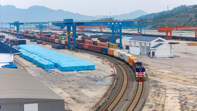 前五个月国家铁路累计发送货物16.7亿吨