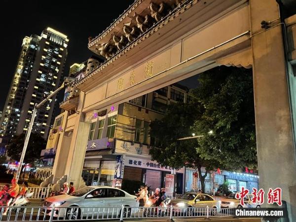 【网络媒体革命老区行】以产兴城,