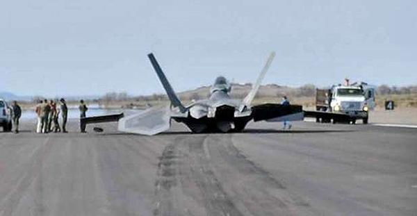 F-22ս���ֳ��£����վ��ƶ�ܷɻ�����쫷�������