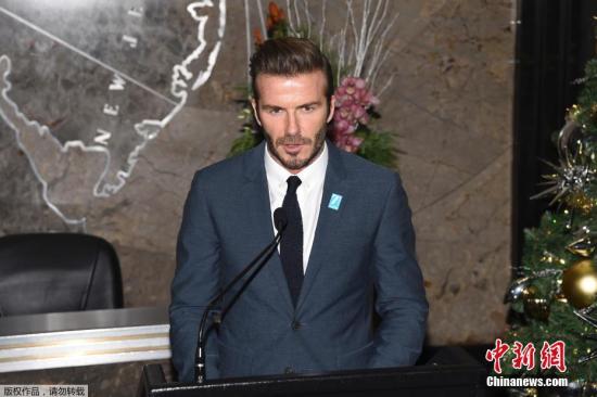 当地时间2016年12月12日,美国纽约,贝克汉姆登上纽约帝国大厦,参加联合国儿童基金会70周年庆活动。