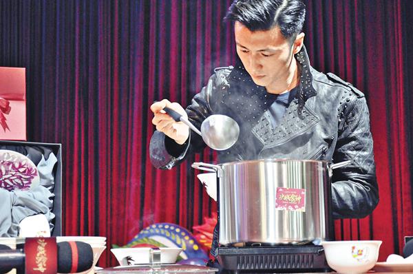 Talk to the doctor to cook Nicholas tse boiled dumplings filial piety ge you