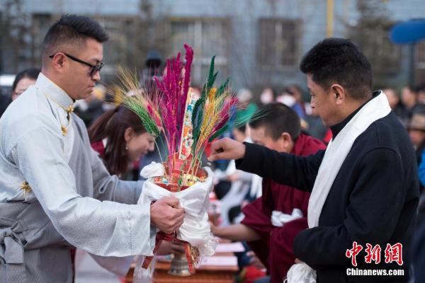 西藏民族大联欢共迎藏历新年