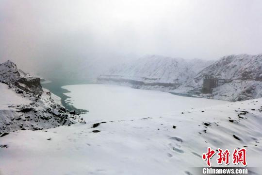 新疆昆仑山口石门水库将开闸发电输水