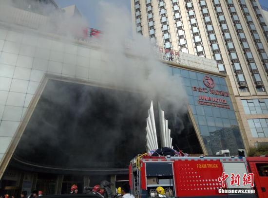 江西南昌酒店起火致两死十余伤 两名肇事工人