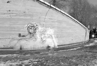 ��������Ů��ԡͼ