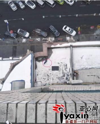 女孩撑伞从11楼跳下 女孩撑伞从11楼跳下