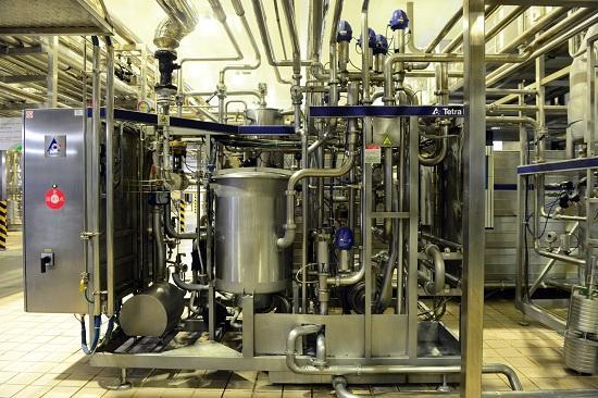 食品安全受关注 一杯蒙牛放心牛奶是如何诞生