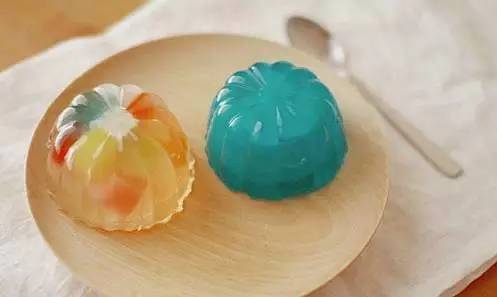 男孩吃3根冰棍后吐血不止 手术中发现喷血小洞