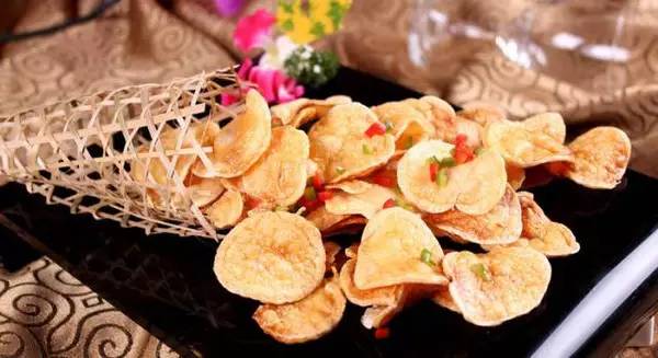 男孩吃3根冰棍后吐血不止 手术中发现喷血小洞