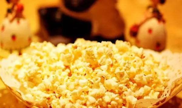 男孩吃3根冰棍后吐血不止 手术中发现喷血小洞