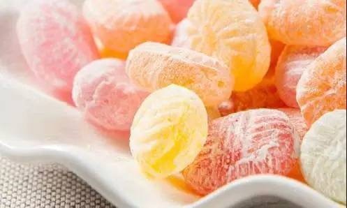 男孩吃3根冰棍后吐血不止 手术中发现喷血小洞