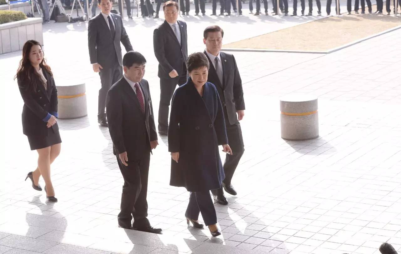 朴槿惠今日接受调查 乐天家族5人否认逃税等指