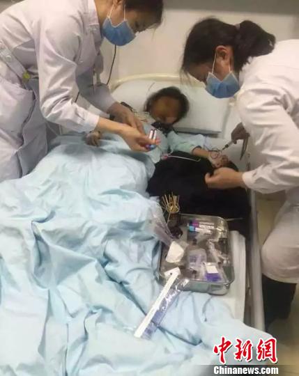 �㶫��ݸ�лƽ���ɽ��������ڴ�ĺ����׶�԰15�շ���һ����ԱͶ���ж�ҩ�ﰸ������԰10���׶������岻�������Ժ���ơ�����ӳ�� ��