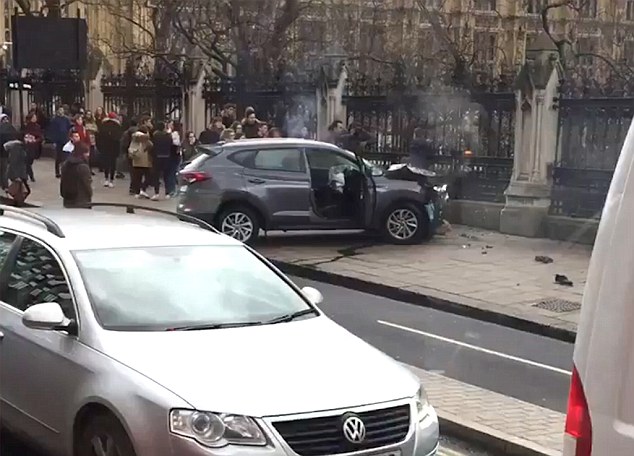 伦敦突发恐怖袭击暴徒先撞人后下车砍人【图】