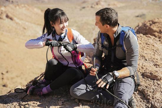 柳岩贝爷美国沙漠荒野求生攀岩下水样样行