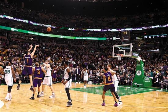 太阳队20岁小将昨天单场拿到70分 这个叫布克