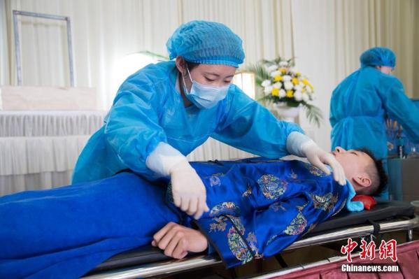 清明将至 福州殡仪馆举行开放日活动